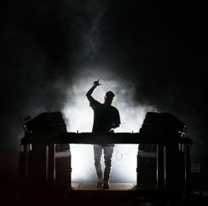 dj L